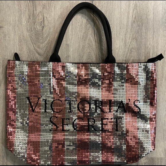 Victoria’s Secret Large Weekender Duffle Bag - Picture 1 of 3